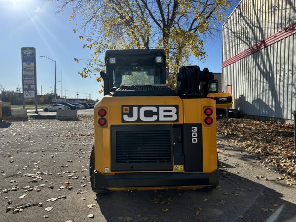 JCB 300 Loader - Image 3