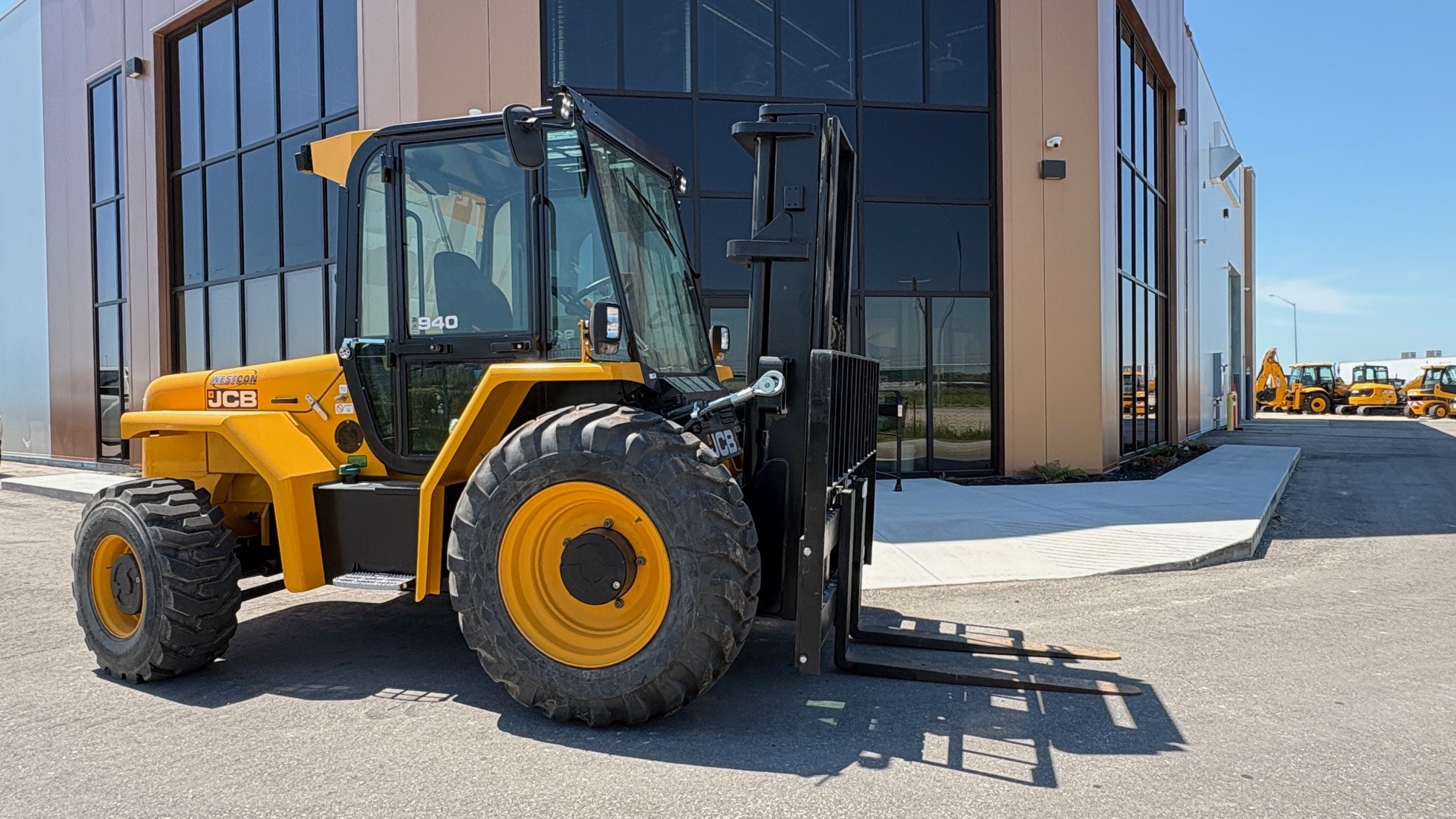 JCB 940-4 T4 Rough Terrain Forklift - Image 3
