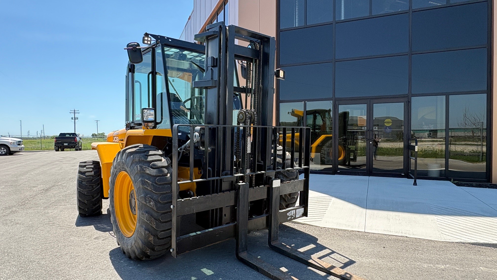 JCB 940-4 T4 Rough Terrain Forklift - Image 4