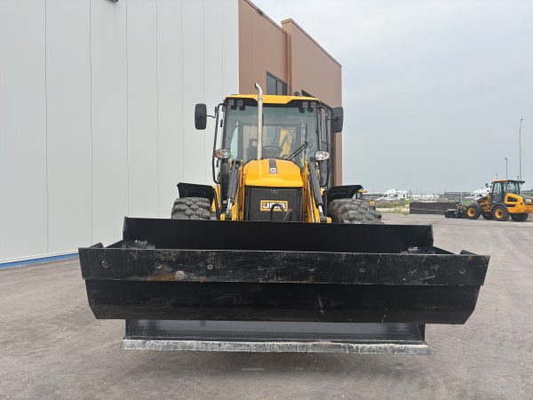 JCB 4CX-15 Backhoe Loader - Image 3